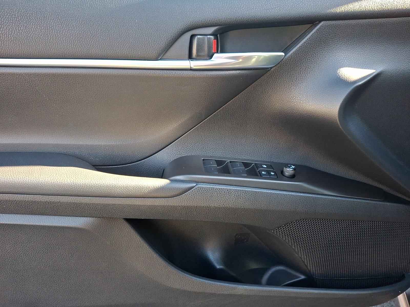 Used 2023 Toyota Camry SE image 12