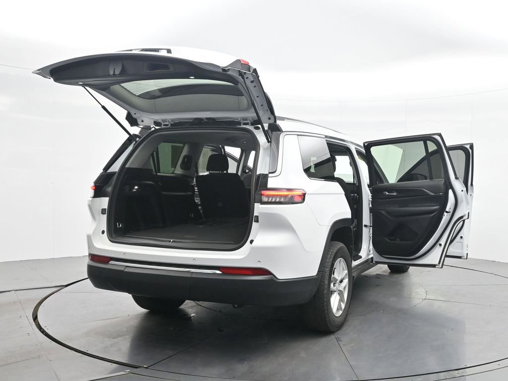 Used 2023 Jeep Grand Cherokee L Laredo image 44