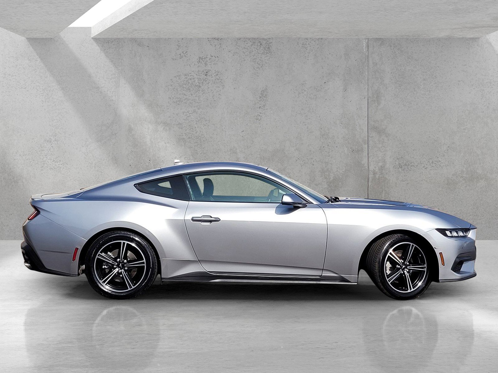 Used 2024 Ford Mustang Premium image 3