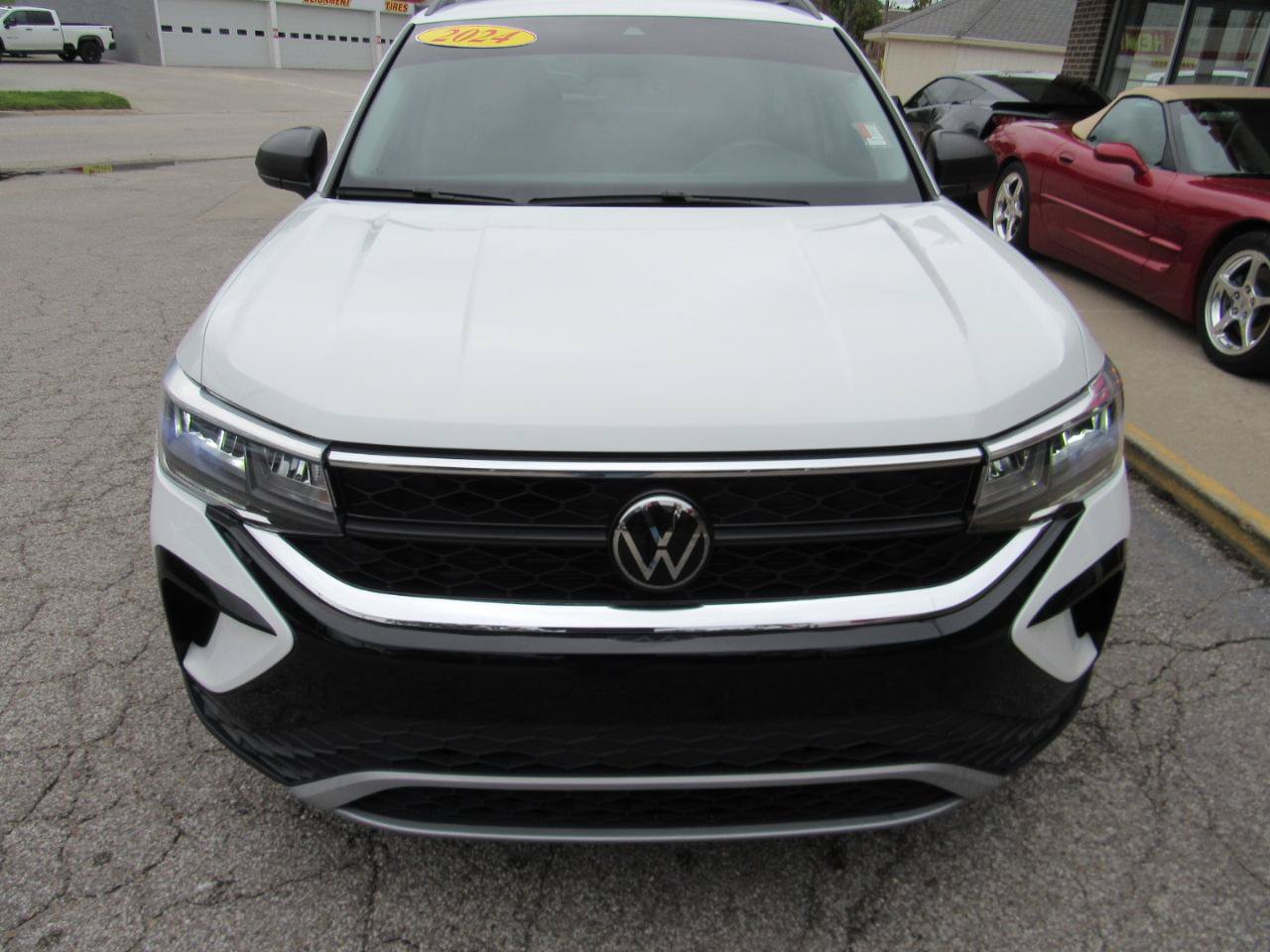 Used 2024 Volkswagen Taos S FWD image 2