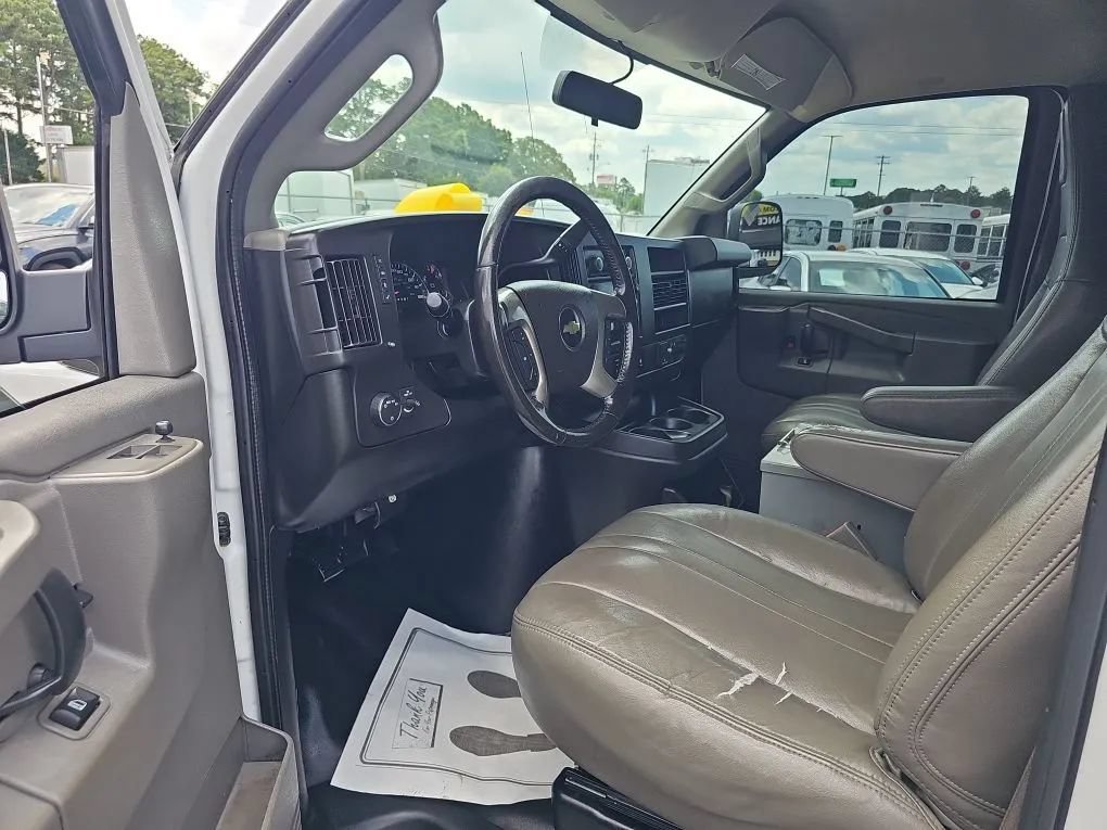 Used 2017 Chevrolet Express 3500 Extended RWD image 7
