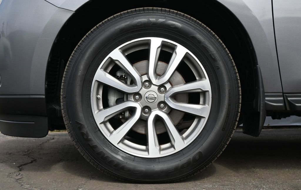 Used 2016 Nissan Pathfinder SV w/ Cargo Package image 7