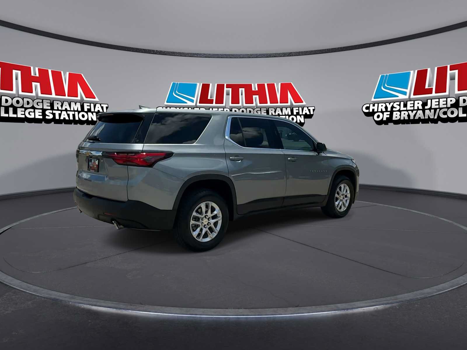 Used 2023 Chevrolet Traverse LS FWD image 8