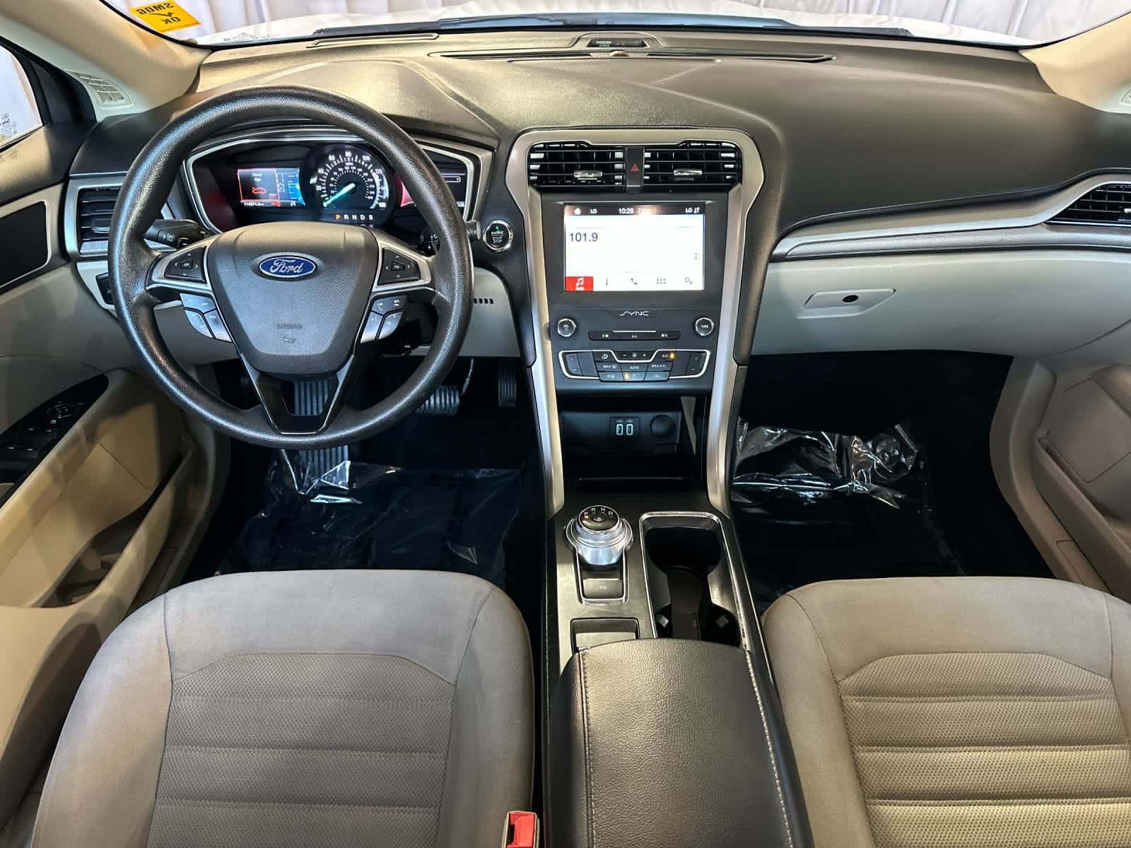 Used 2019 Ford Fusion SE FWD image 4