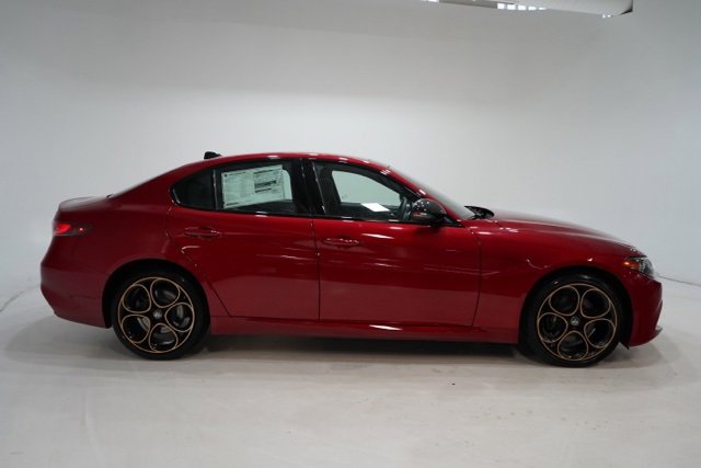 New 2025 Alfa Romeo Giulia Intensa AWD w/ Driving Assist Package image 8