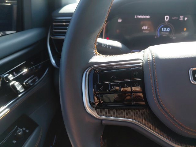 Used 2023 Jeep Grand Wagoneer Series III w/ Rear Seat Video Group 1 AWD/4WD image 24