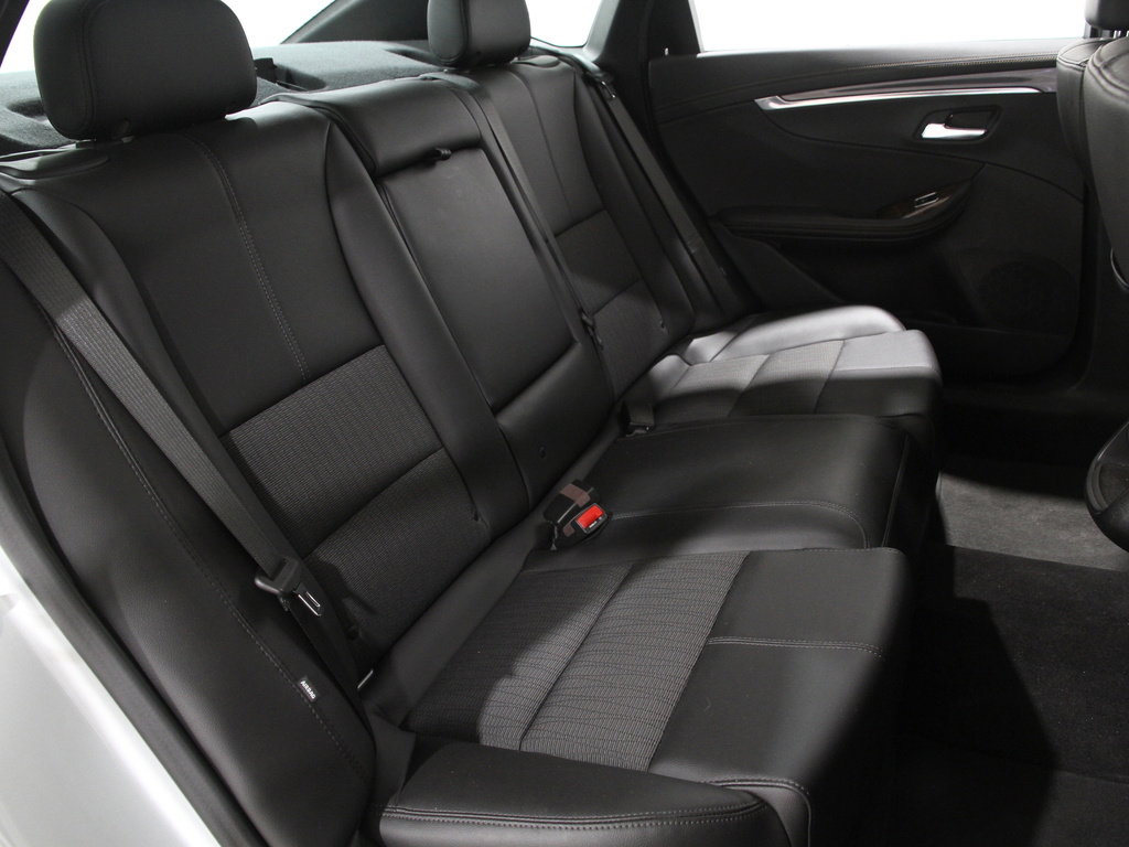 Used 2014 Chevrolet Impala LT w/ Convenience Package image 17