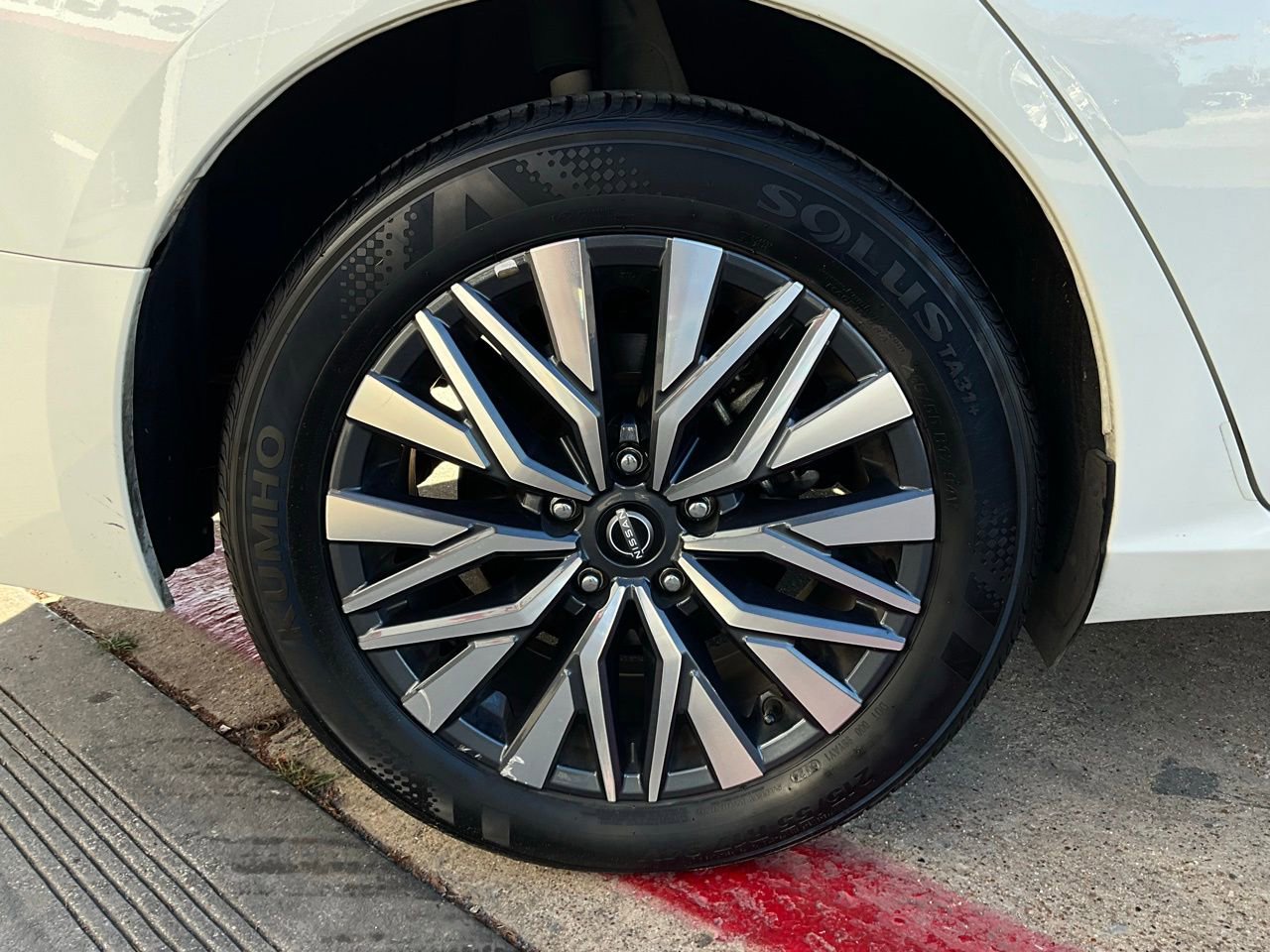 Used 2025 Nissan Altima 2.5 SV image 9