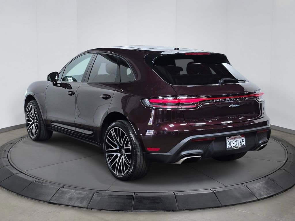 Certified 2025 Porsche Macan image 3