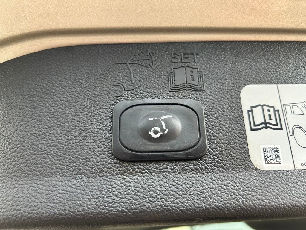 Used 2017 Ford Escape Titanium image 27