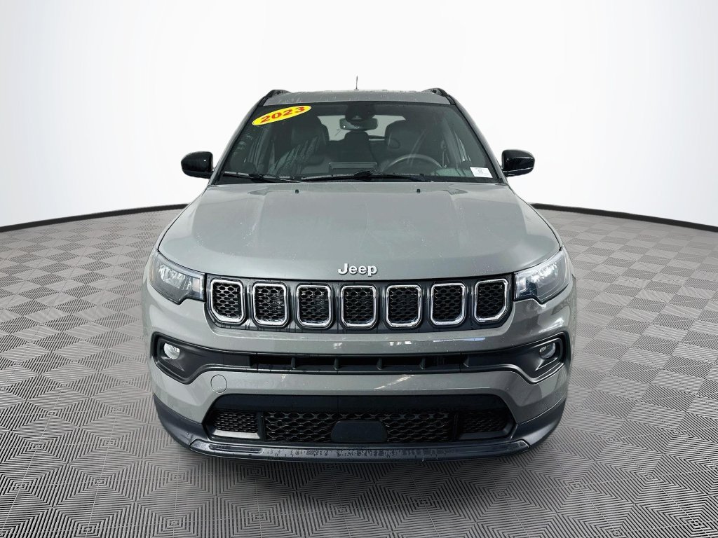 Used 2023 Jeep Compass Latitude AWD/4WD image 4