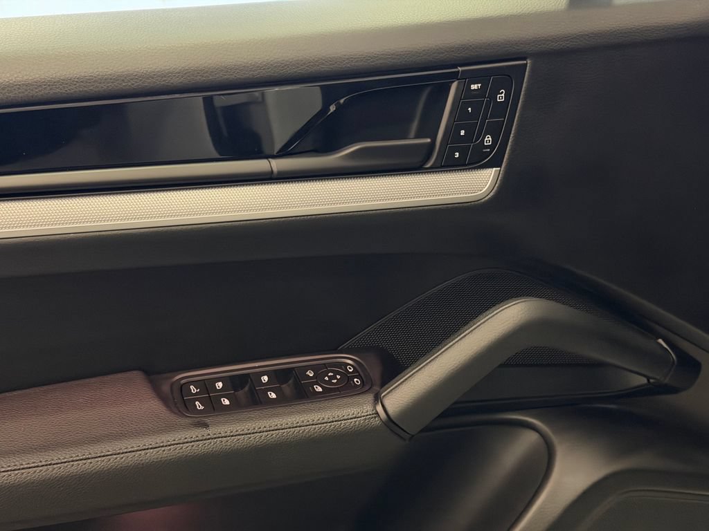 Certified 2024 Porsche Cayenne AWD/4WD image 14