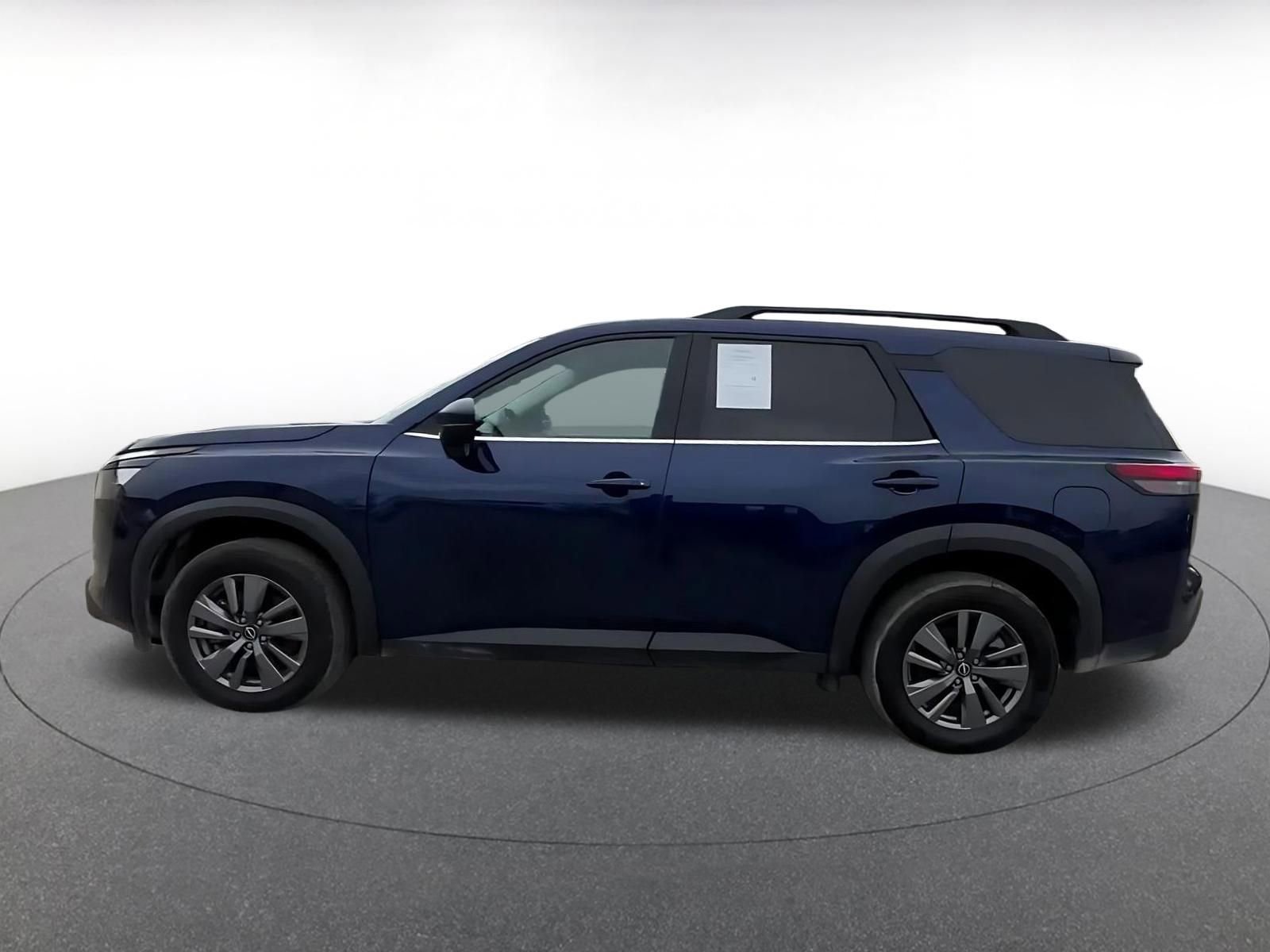 Used 2025 Nissan Pathfinder SV image 9