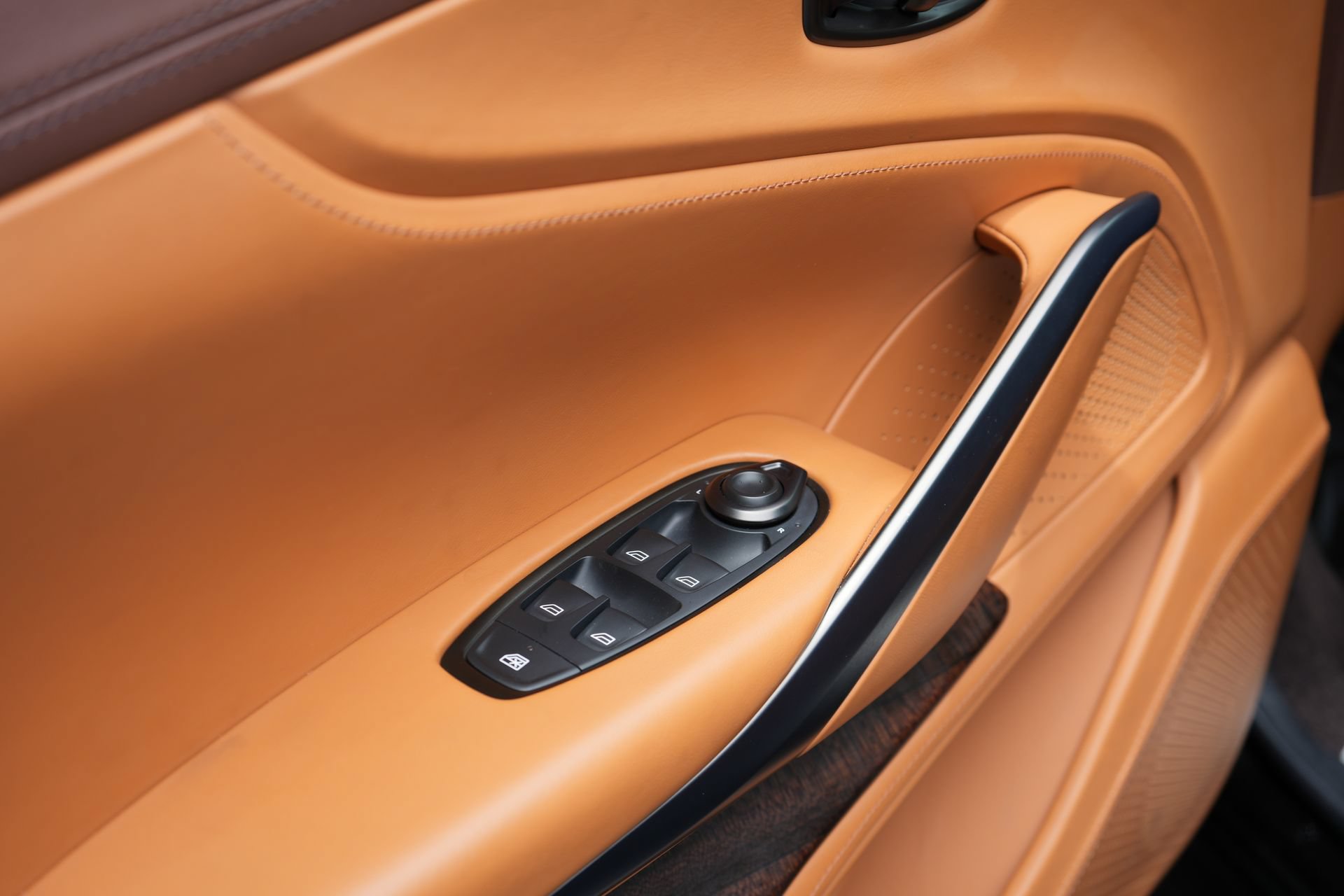 Used 2022 Aston Martin DBX AWD/4WD image 27