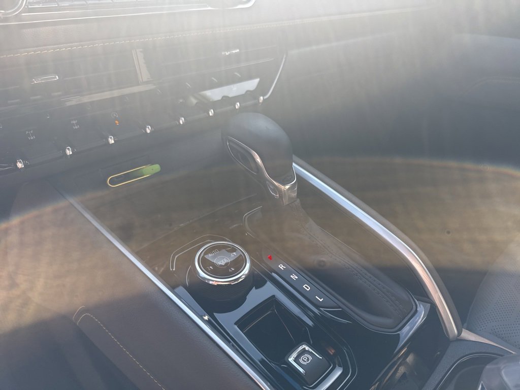 Used 2024 Chevrolet Colorado ZR2 w/ ZR2 Convenience Package III image 16