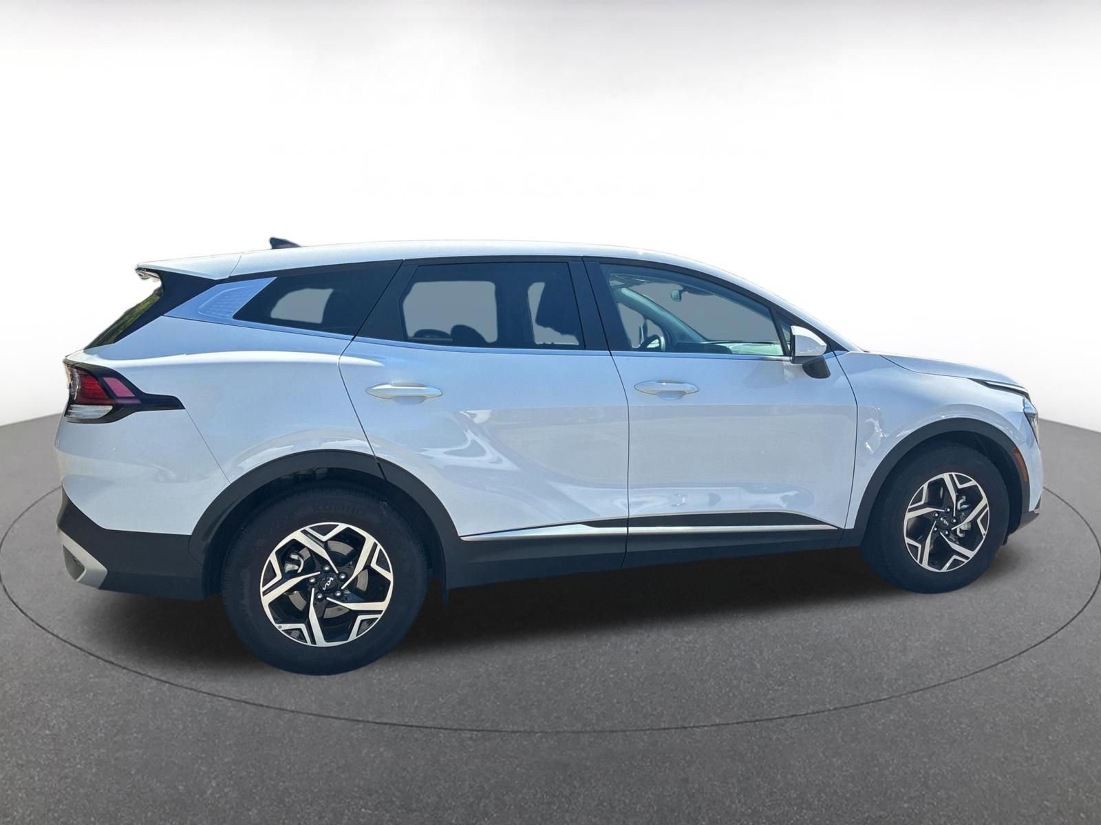 Used 2025 Kia Sportage LX image 8