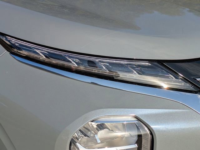New 2026 Mitsubishi Outlander SE image 10