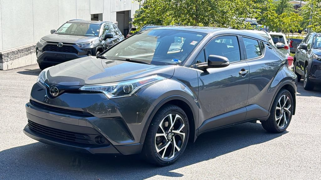 Used 2018 Toyota C-HR XLE FWD image 2