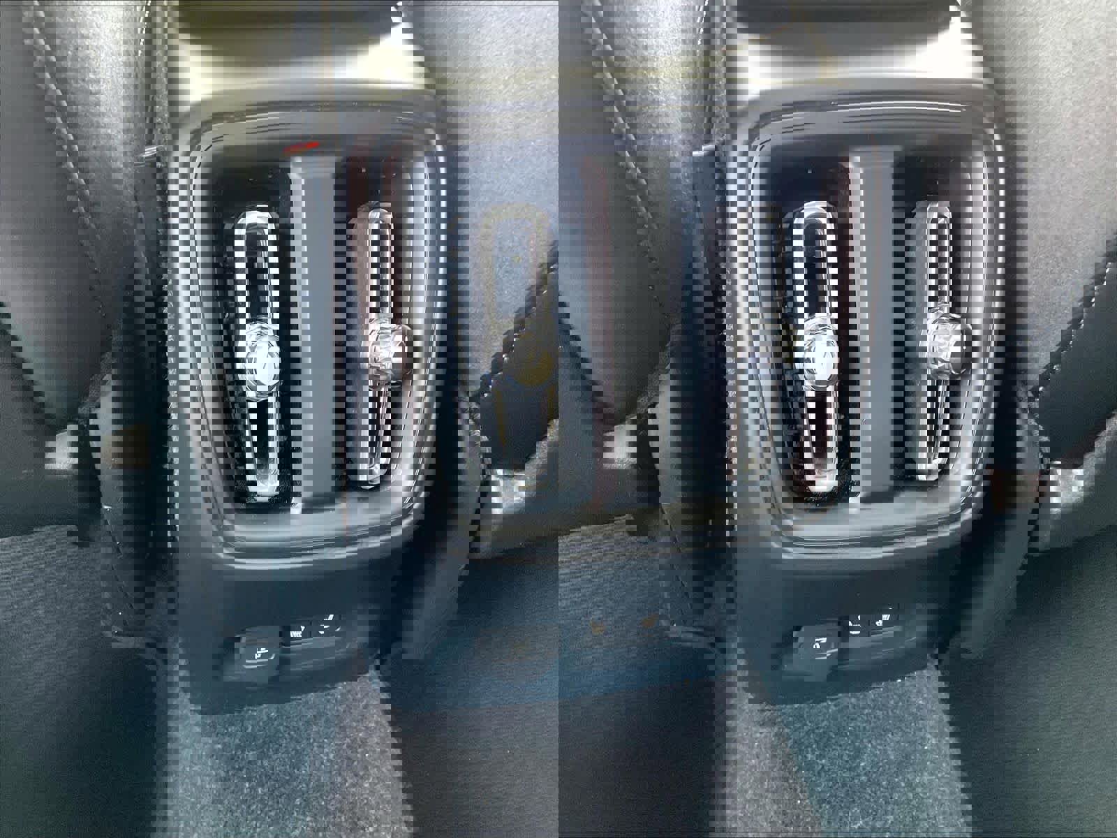 Used 2023 Volvo C40 P8 Recharge Ultimate image 38