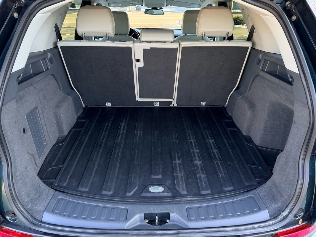 Used 2017 Land Rover Discovery Sport SE image 14