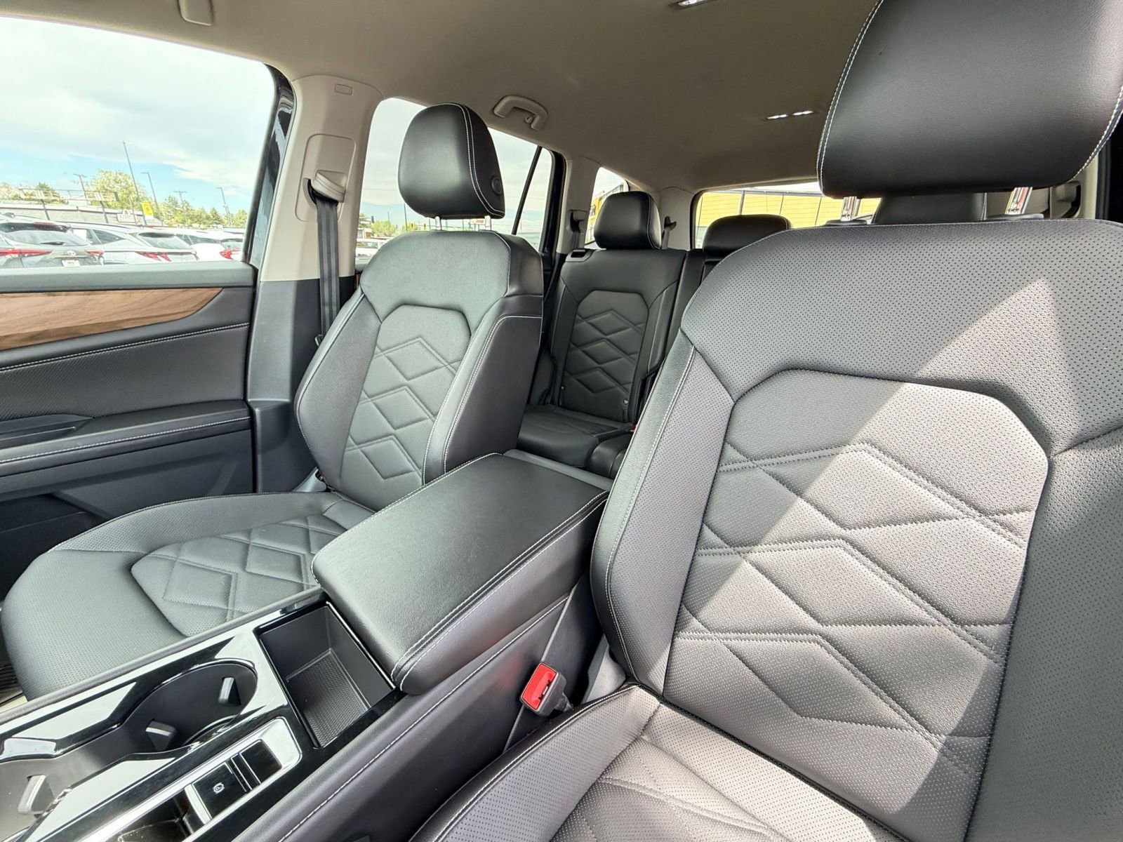 Used 2025 Volkswagen Atlas SE AWD/4WD image 38