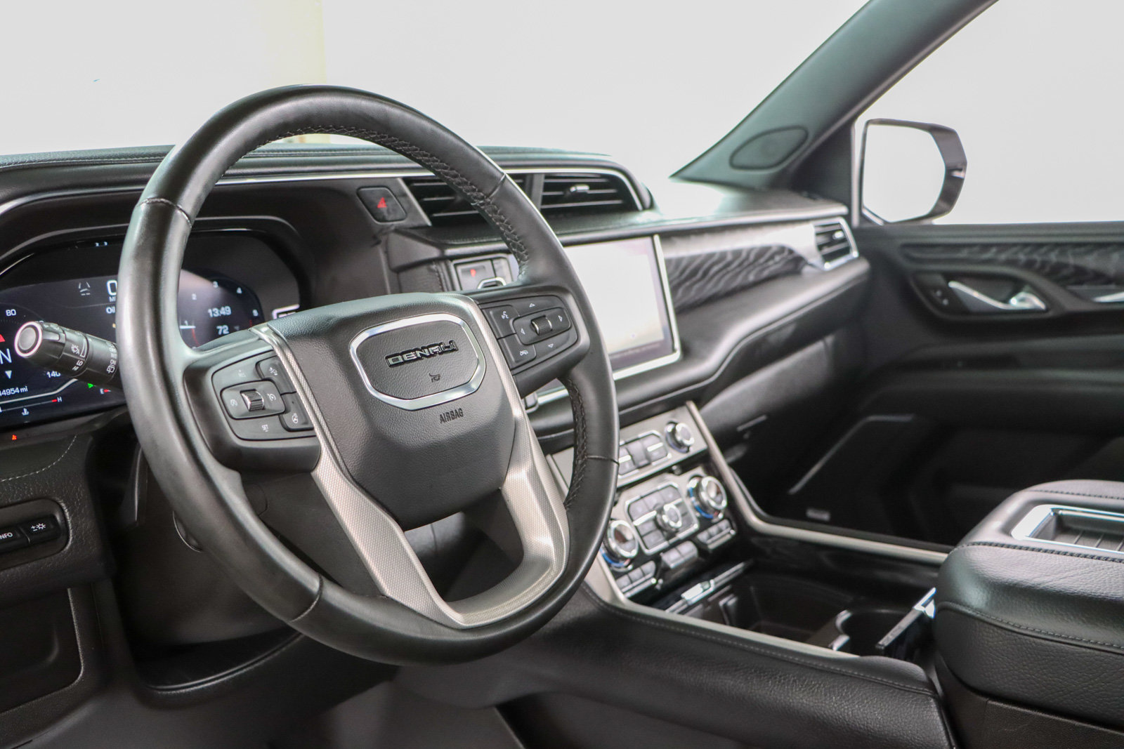 Used 2023 GMC Yukon Denali AWD/4WD image 26