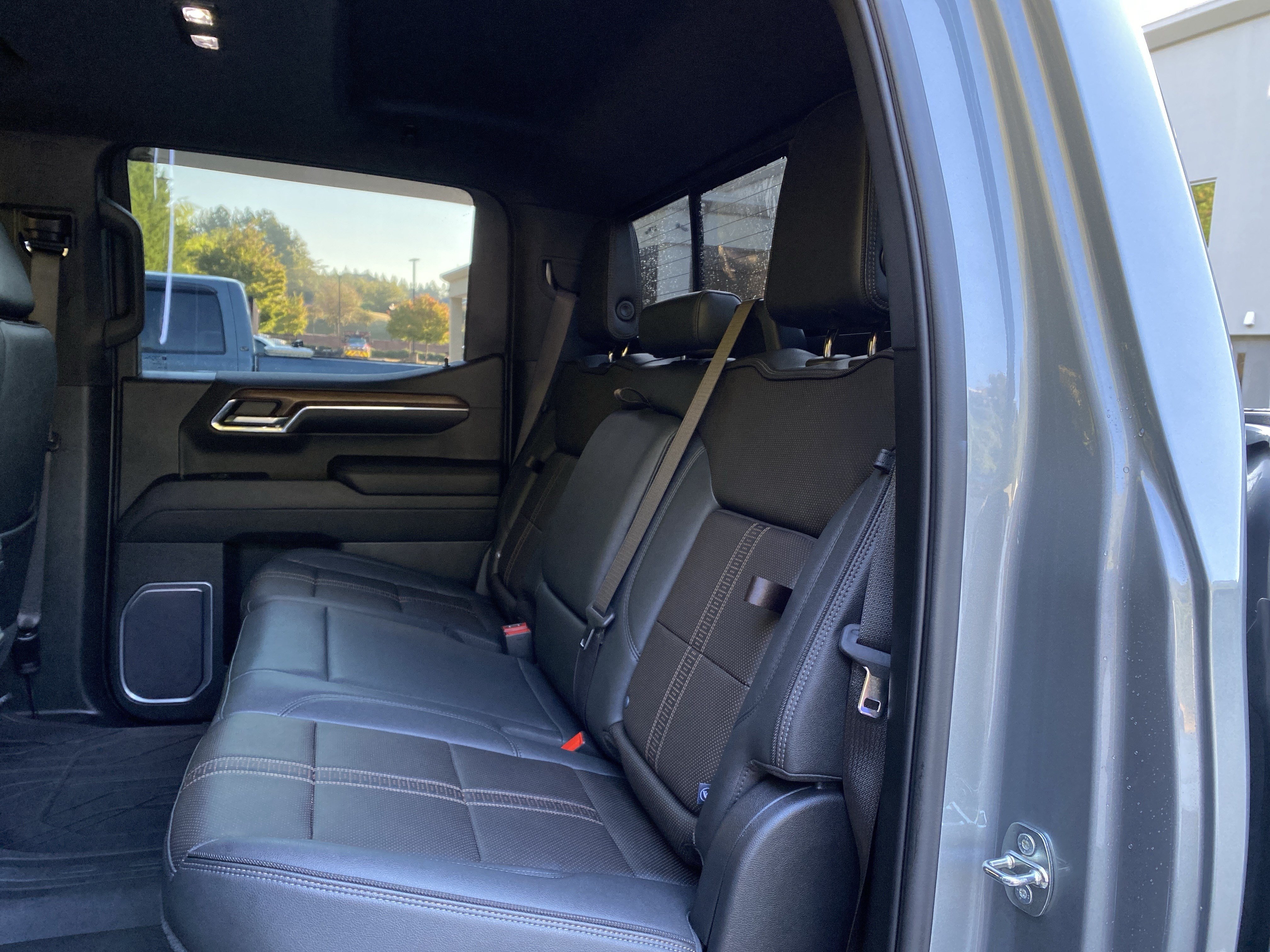 Used 2023 Chevrolet Silverado 1500 High Country w/ High Country Premium Package AWD/4WD image 43