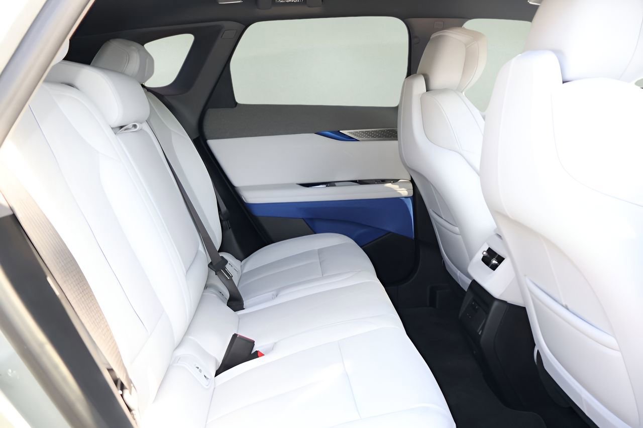 New 2026 Cadillac Optiq Luxury 2 RWD image 17