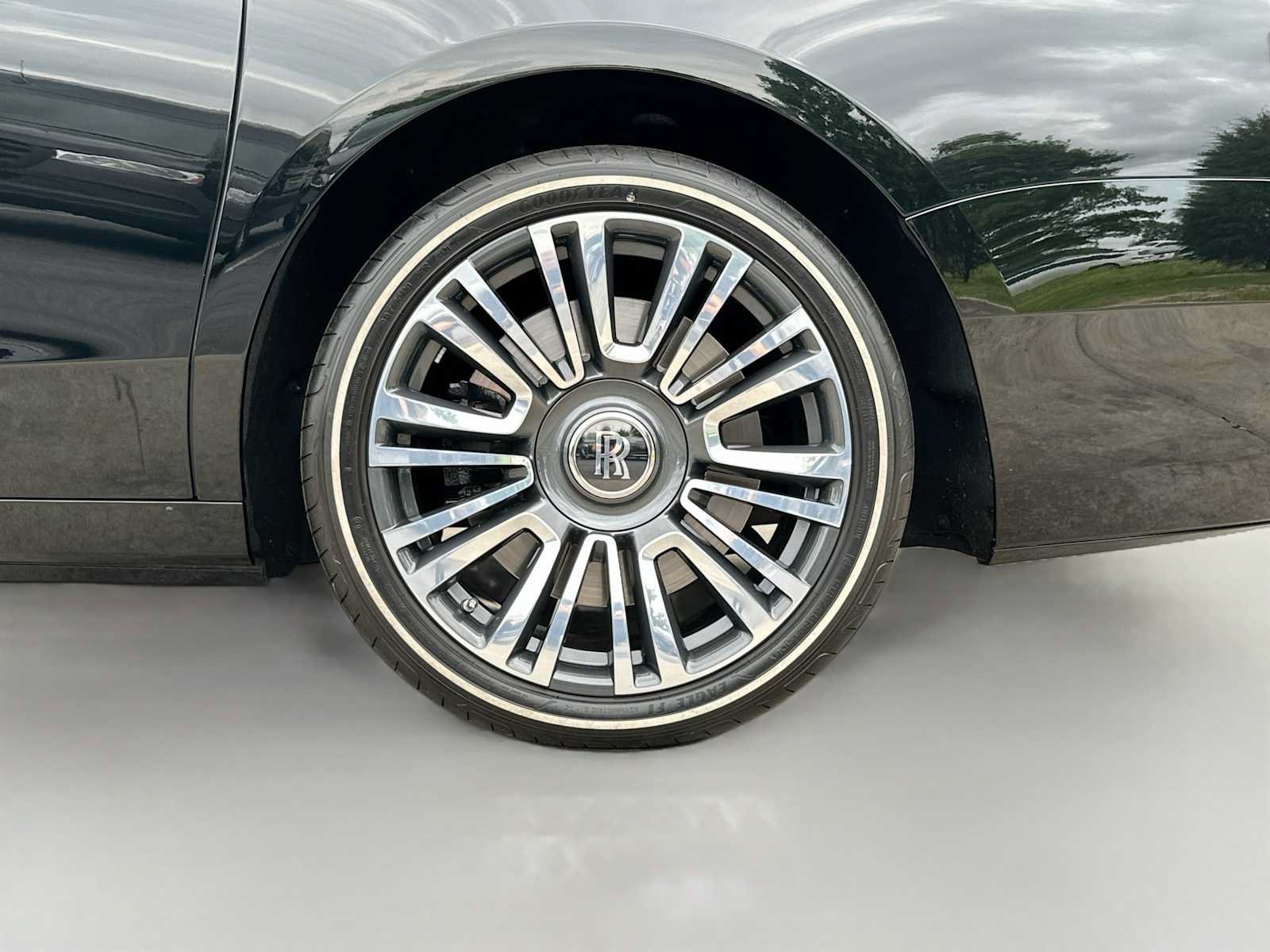 Used 2022 Rolls-Royce Ghost AWD/4WD image 32