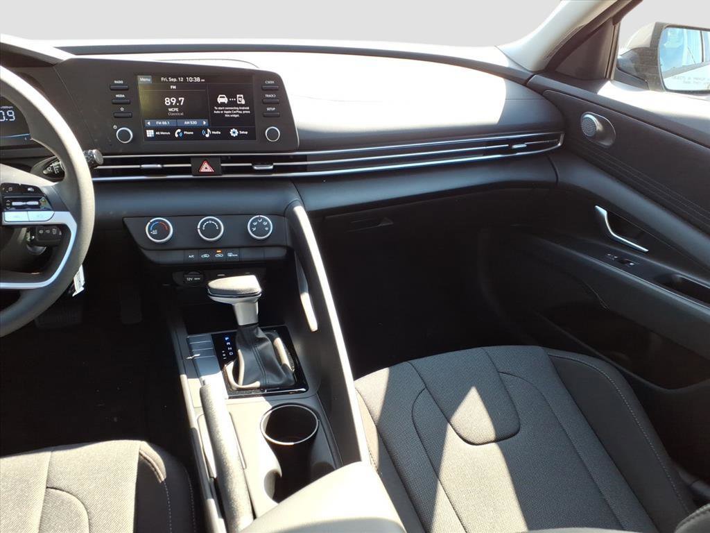 New 2025 Hyundai Elantra SE FWD image 8