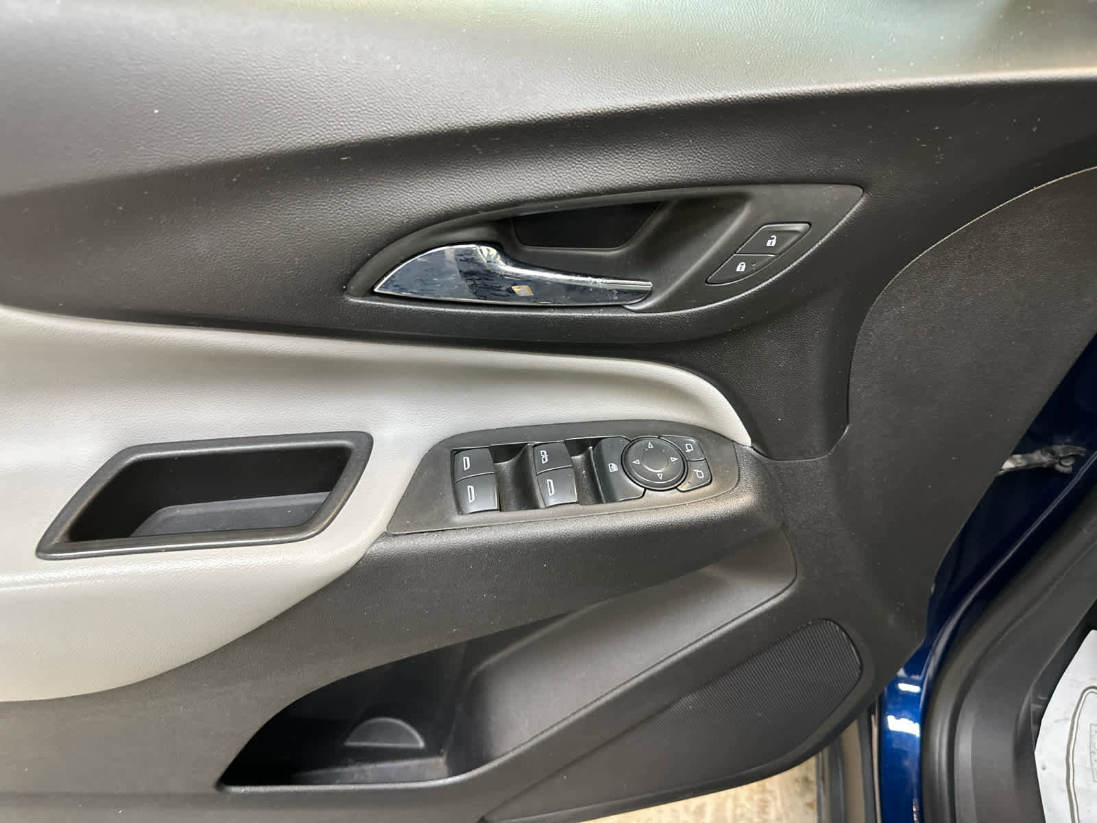 Used 2022 Chevrolet Equinox LS w/ LS Convenience Package image 25