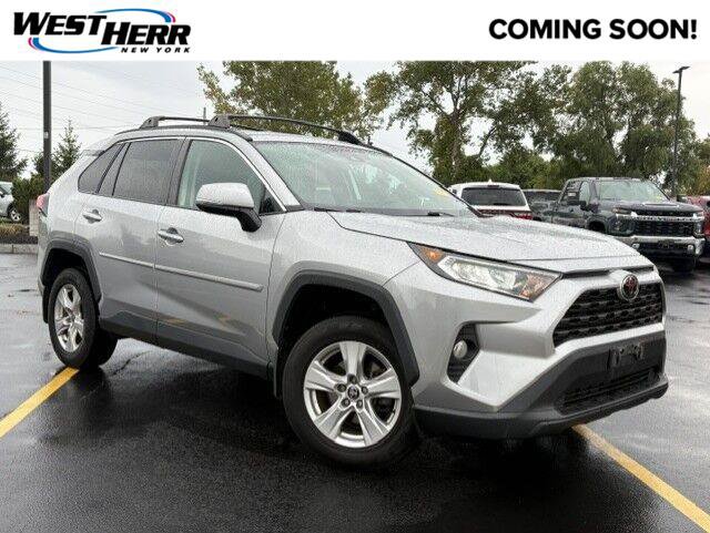 Used 2021 Toyota RAV4 XLE AWD/4WD image 1