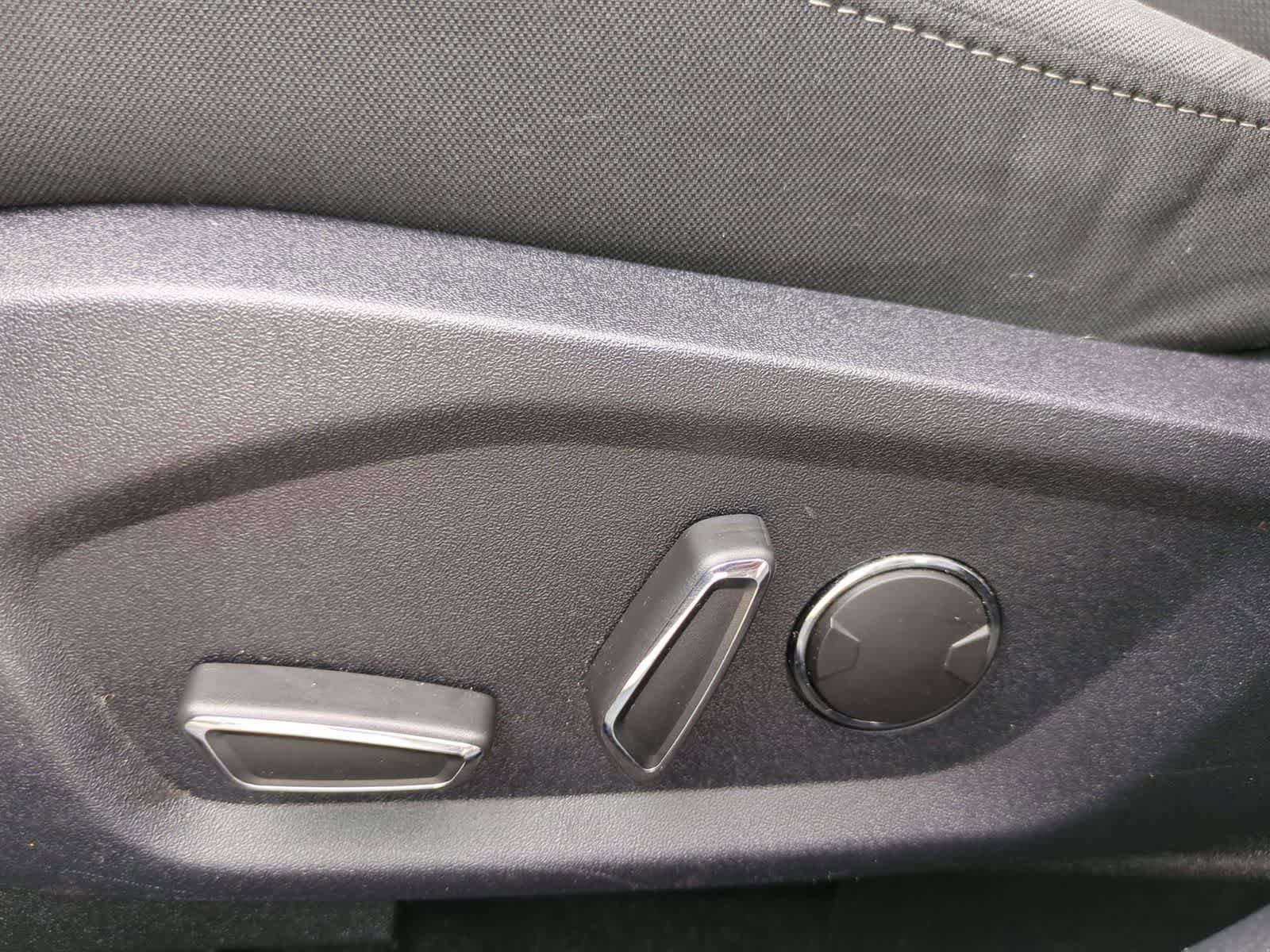 Used 2020 Ford Fusion SE FWD image 17