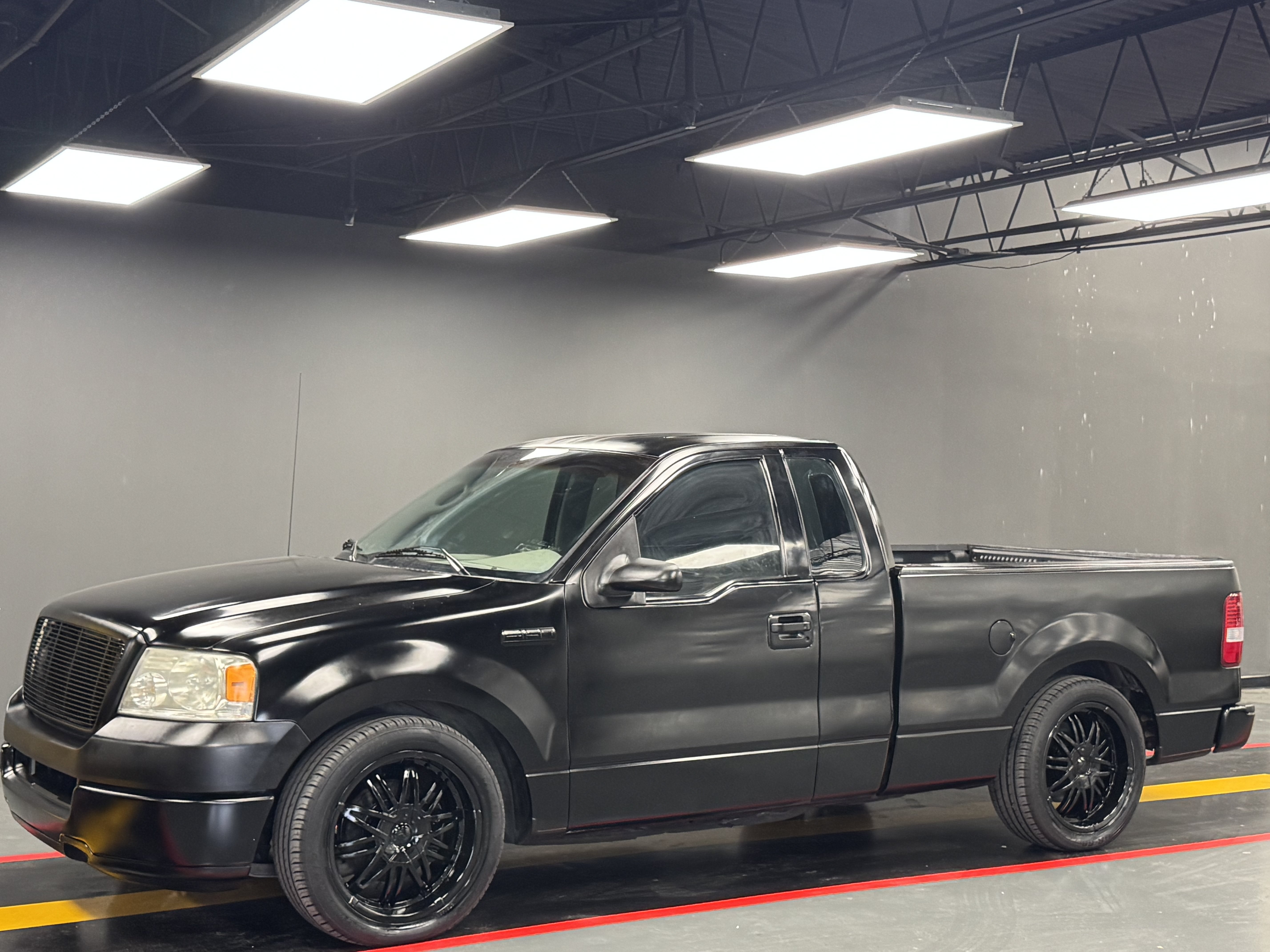 Used 2005 Ford F150 XL RWD image 1