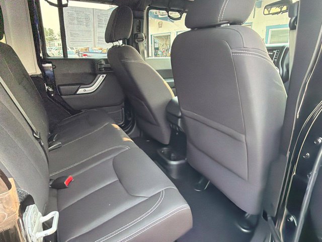 Used 2013 Jeep Wrangler Unlimited Sahara w/ Connectivity Group AWD/4WD image 8