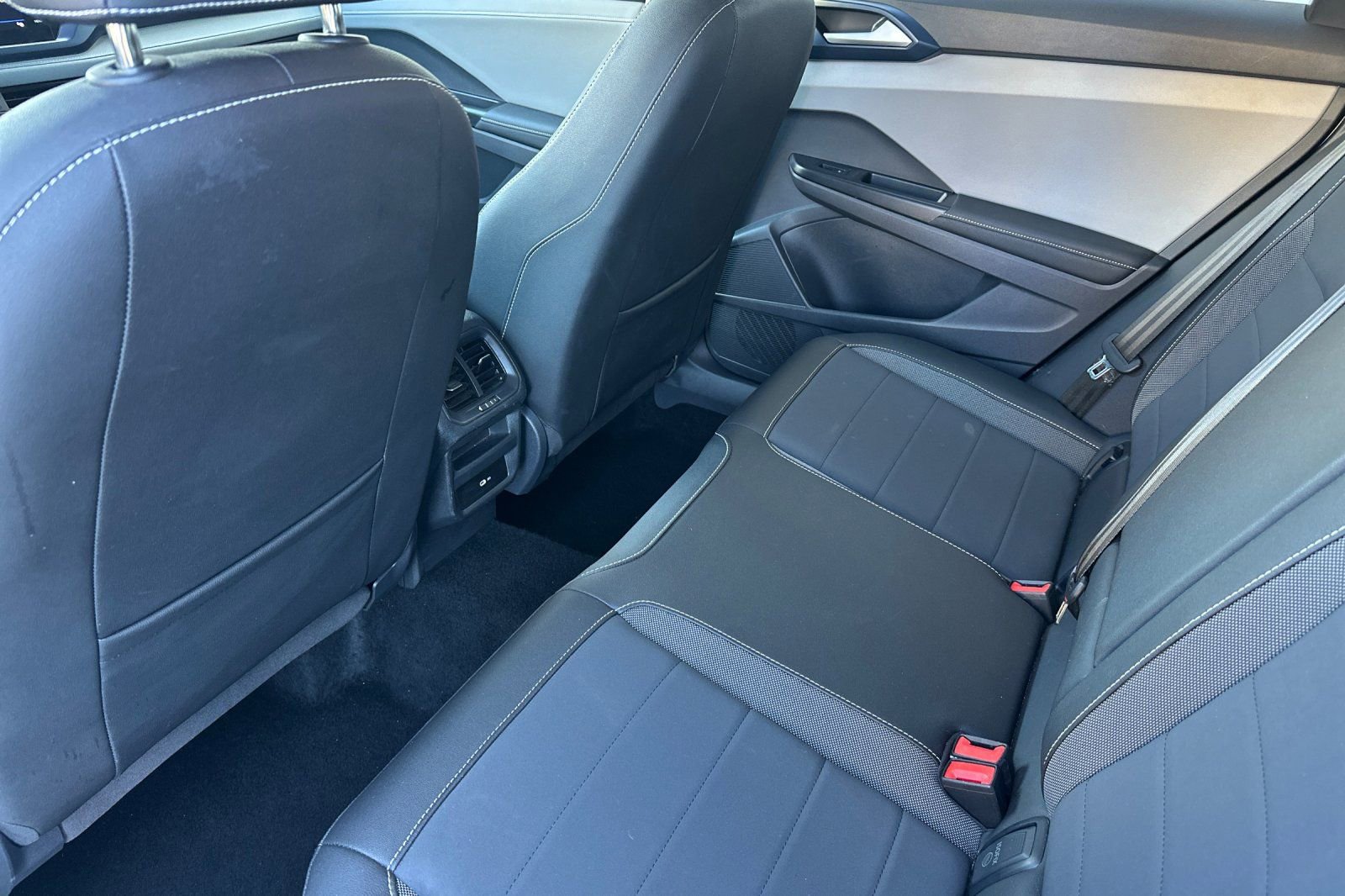 Used 2024 Volkswagen Taos SE image 14