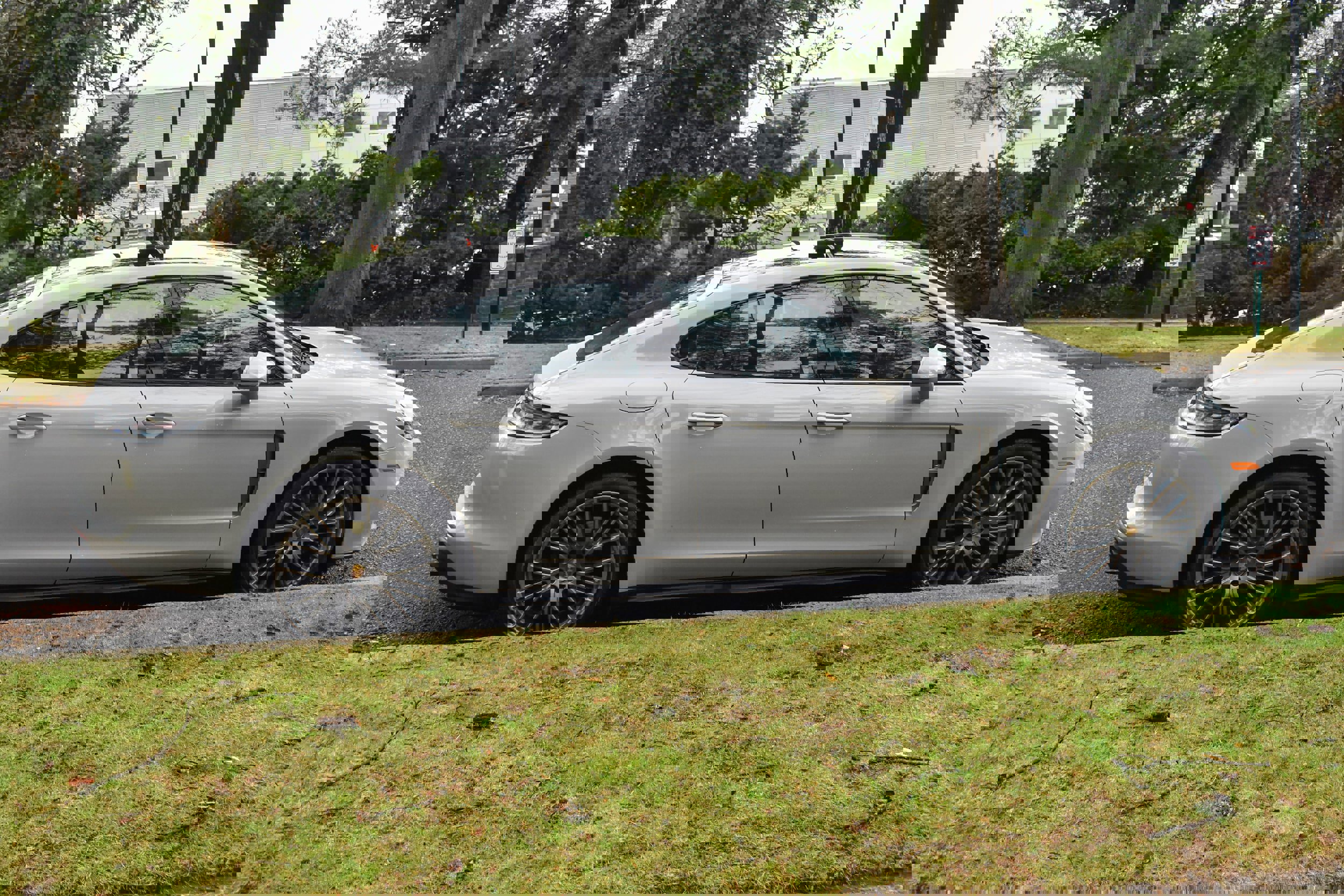 Used 2023 Porsche Panamera 4 Platinum Edition image 9