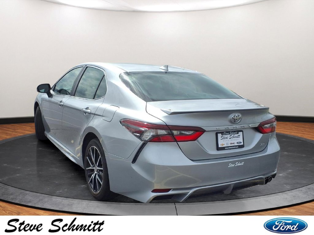 Used 2023 Toyota Camry SE w/ Convenience Package FWD image 3