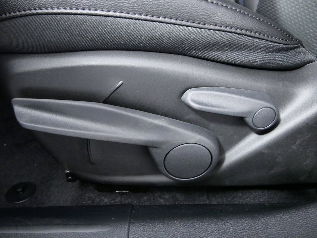 Used 2024 Jeep Compass Latitude image 34