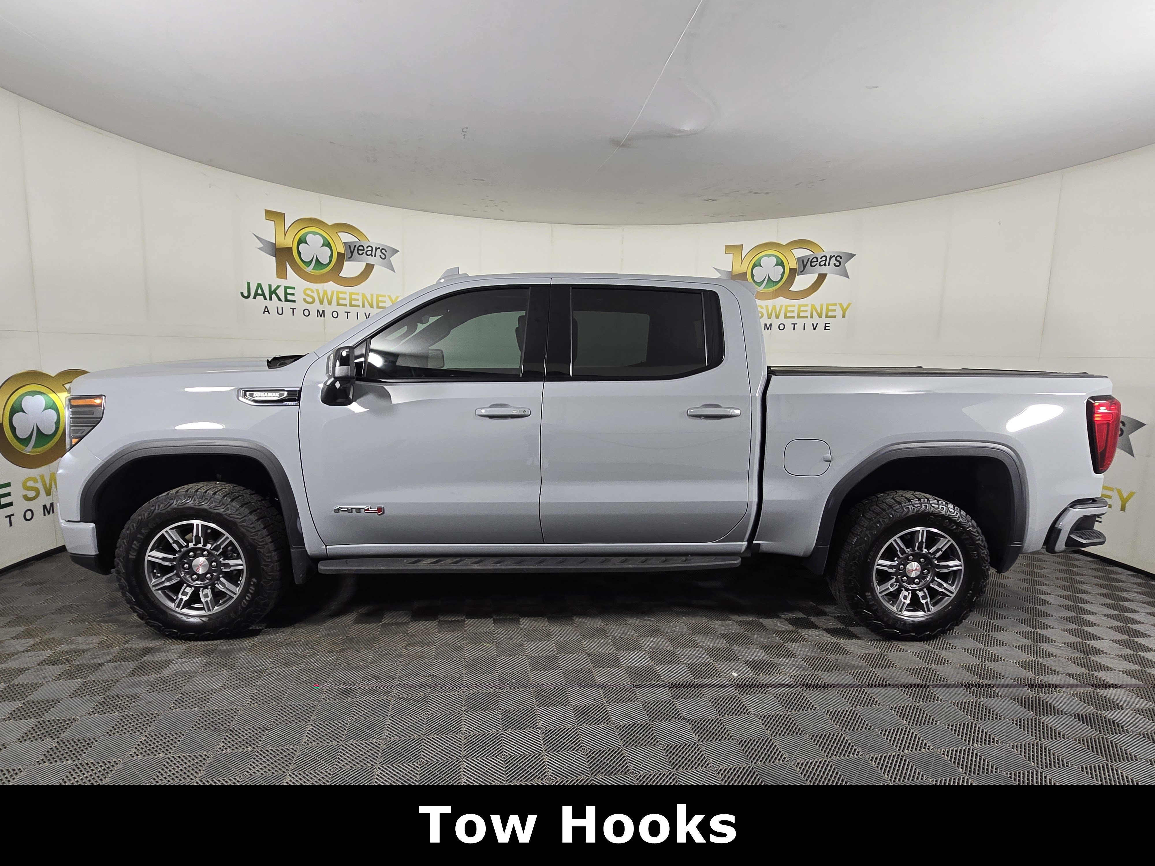 Used 2024 GMC Sierra 1500 AT4 w/ Technology Package AWD/4WD image 4