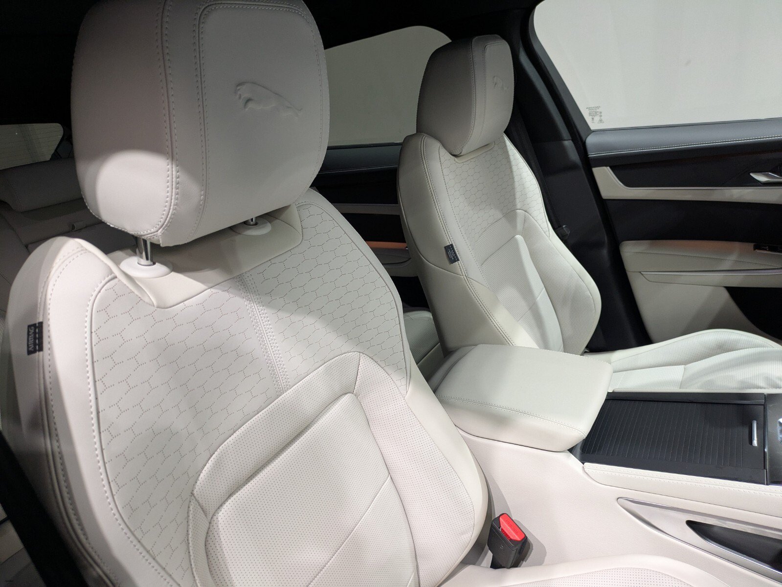 New 2026 Jaguar F-PACE R-Dynamic S AWD/4WD image 25