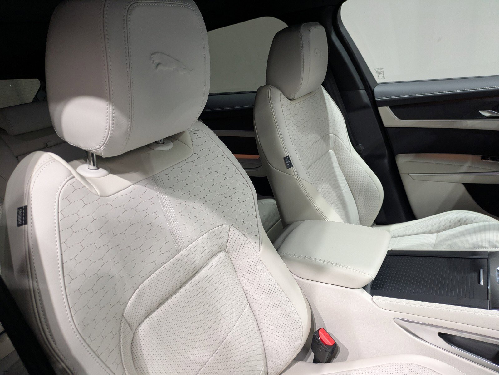 New 2026 Jaguar F-PACE R-Dynamic S image 25