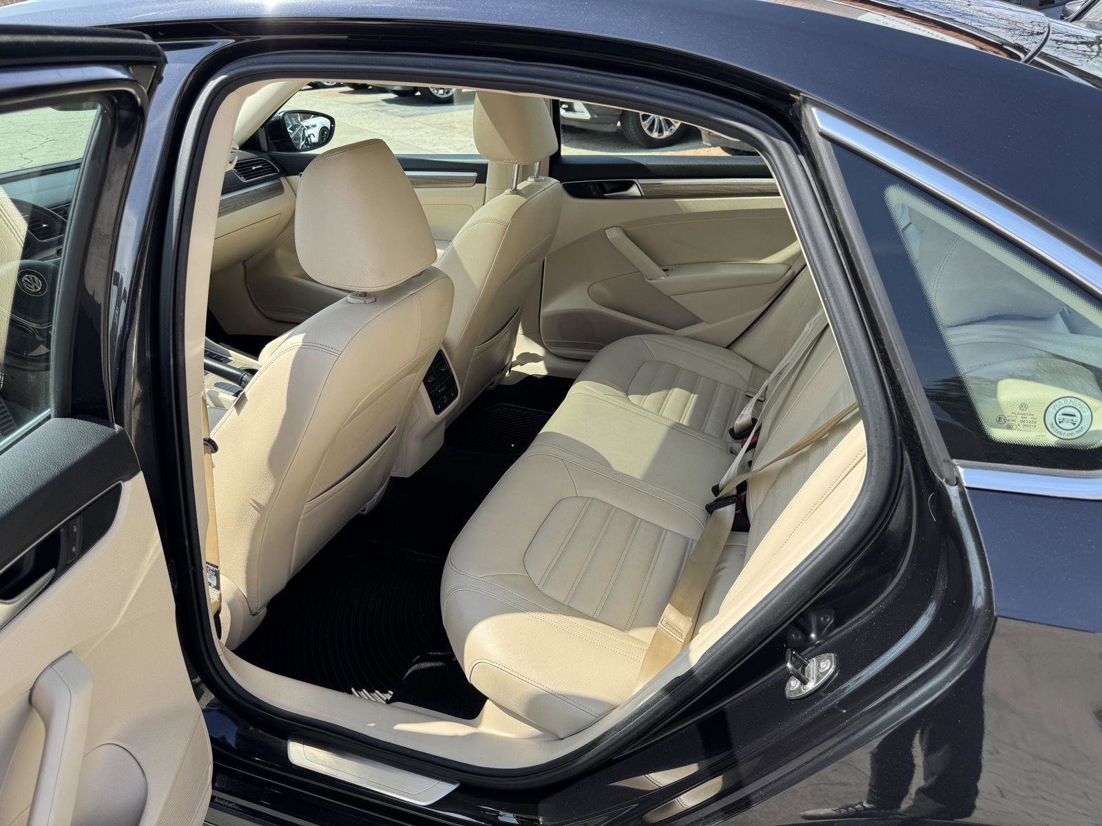 Used 2019 Volkswagen Jetta SE w/ Cold Weather Package image 7