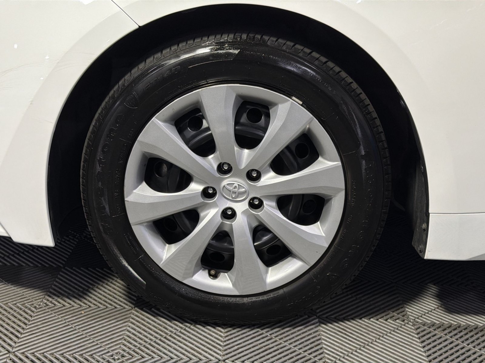 Used 2025 Toyota Corolla LE FWD image 15