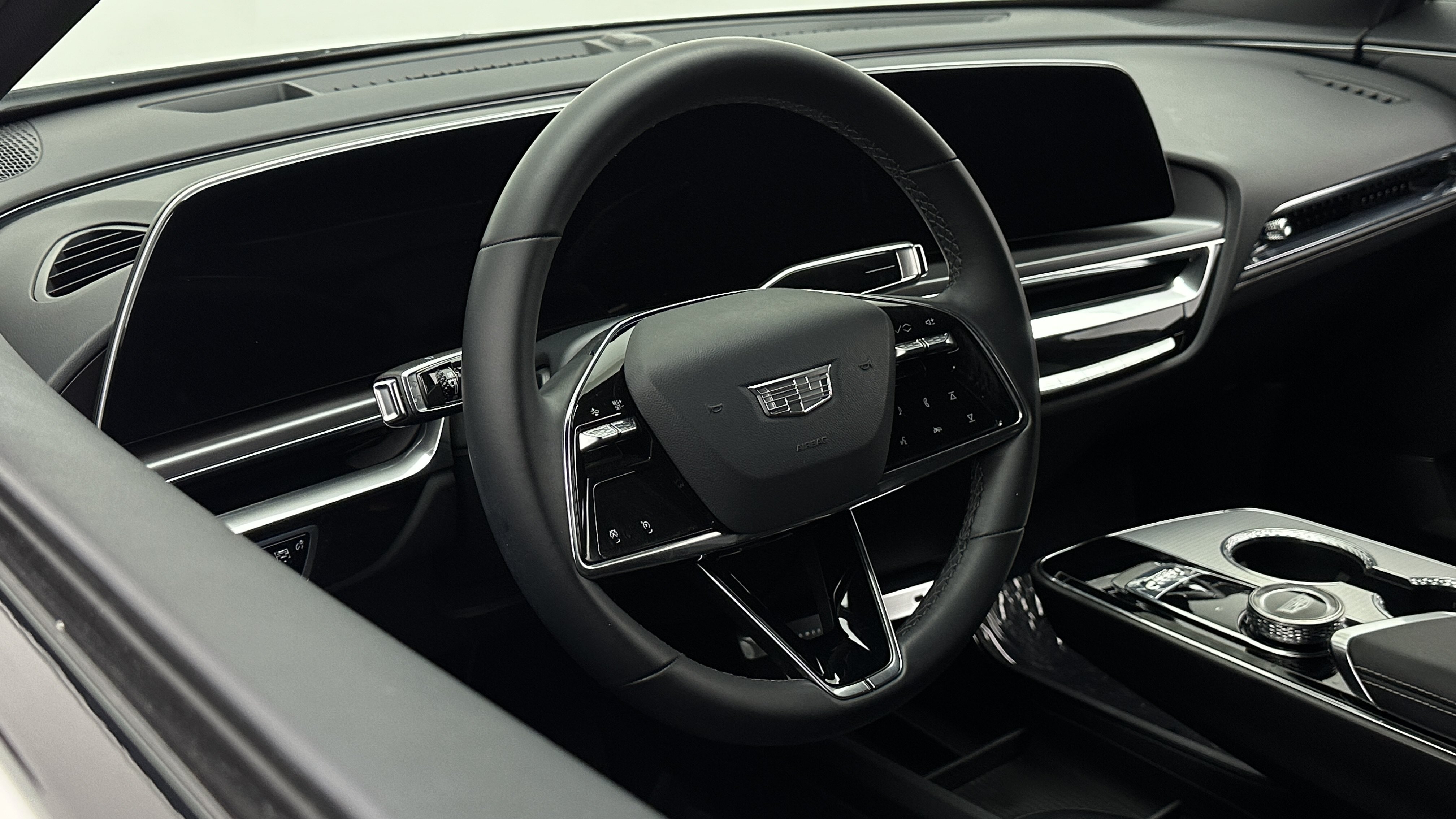 Used 2024 Cadillac Lyriq Tech RWD image 11