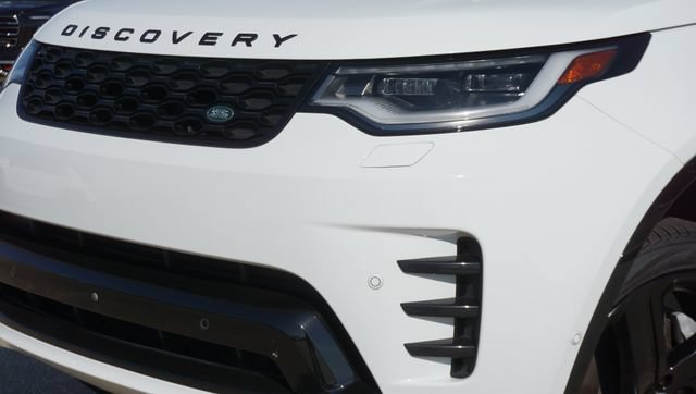 Used 2024 Land Rover Discovery Dynamic SE AWD/4WD image 3