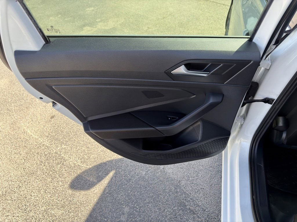 Used 2023 Volkswagen Jetta SE image 27
