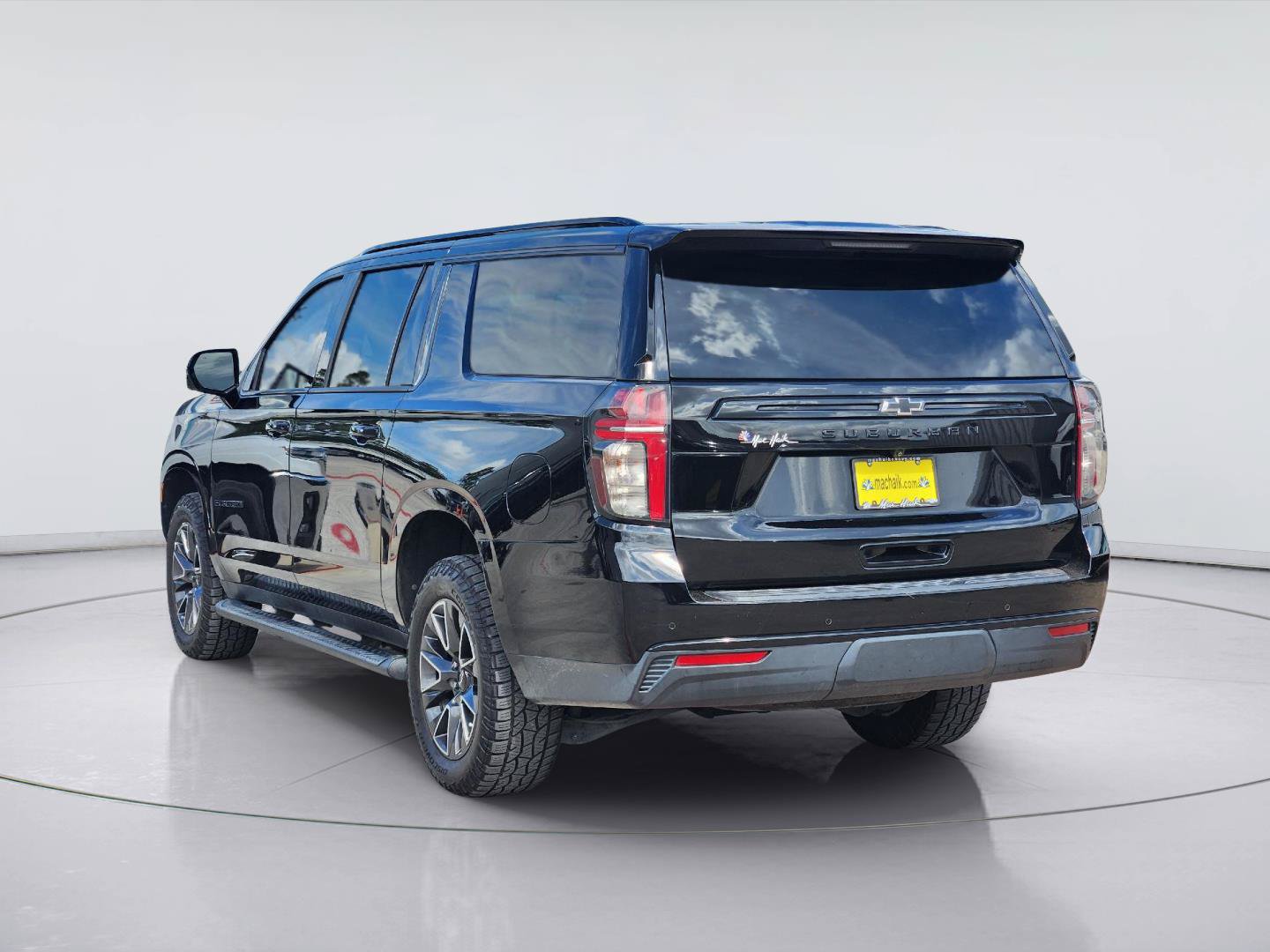 Certified 2023 Chevrolet Suburban Z71 w/ Luxury Package AWD/4WD image 7