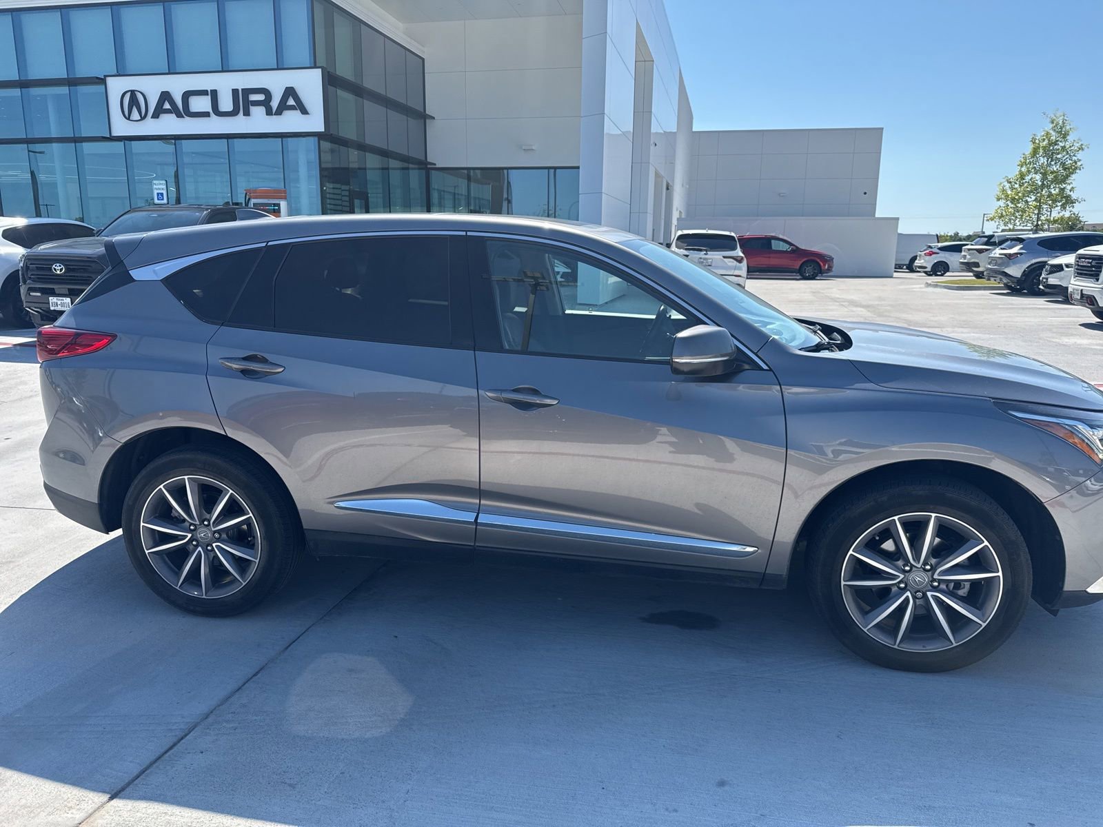 Used 2023 Acura RDX FWD w/ Technology Package image 2