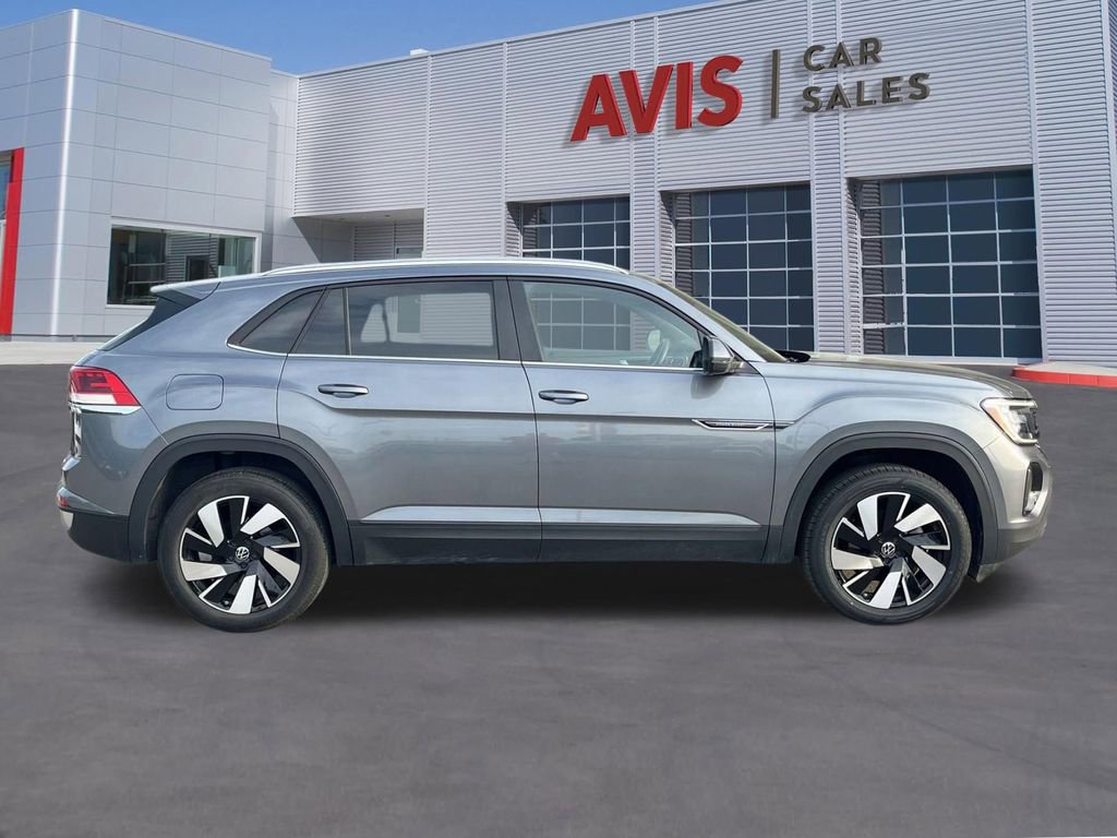 Used 2025 Volkswagen Atlas Cross Sport SE FWD image 5